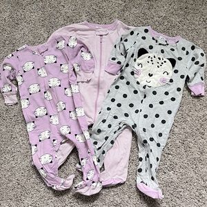 Gerber, sleep and play, sleepers, set of 3. Size 6-9 months.